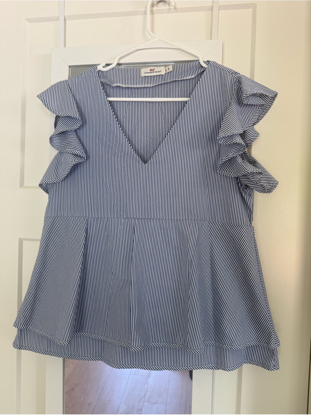 Vineyard Vines Blue and White Striped Ruffle Sleeve Top Size M